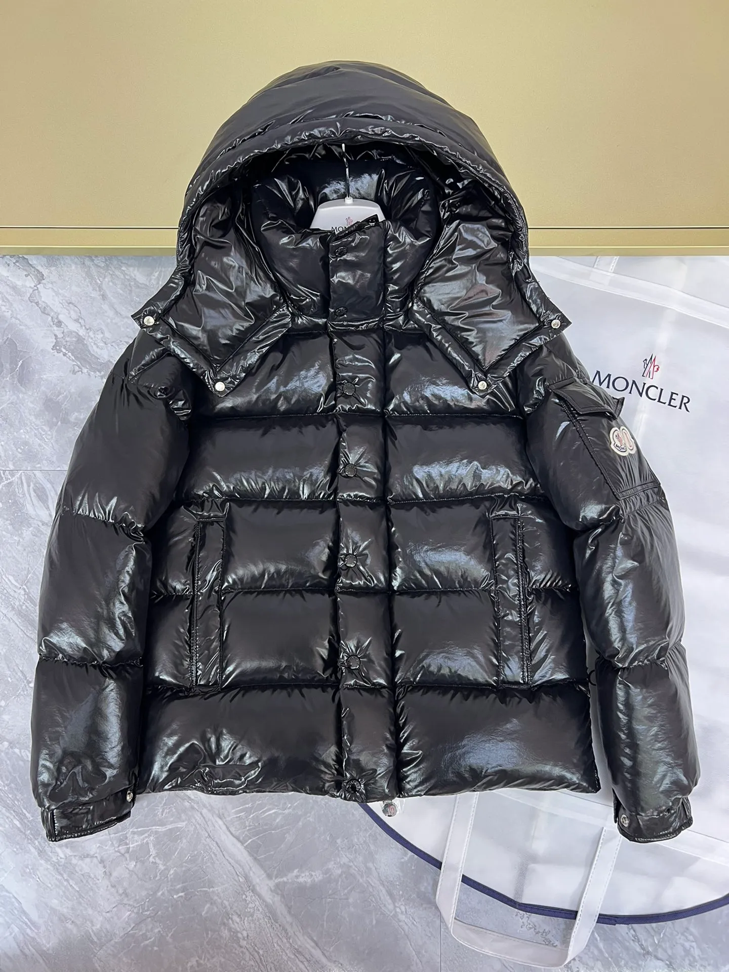 P390 Moncler/ 2026 70 、 。 DNA ， ， 。 Classic ， 、 。 Classic 70 。 Quality， 90 ，Premium Quality ， ，Black ！ Sizes M-3XL